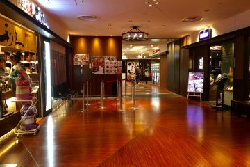 Food and shops on the 7th floor