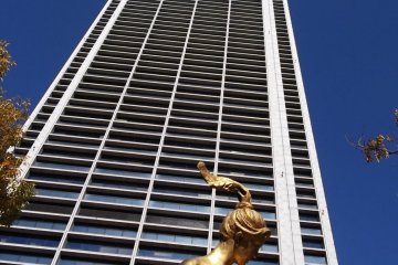 In front of City Hall there's a statue with a clock that stopped when it was damaged in the Great Hanshin Earthquake