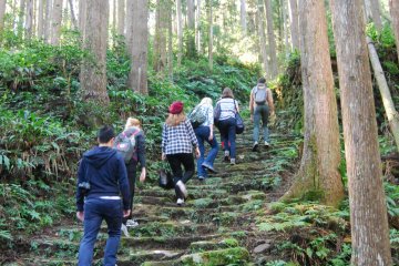 Uphill on the Okumotori-goe route
