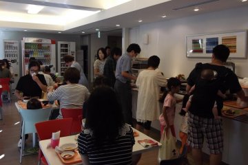 <p>Breakfast time!</p>