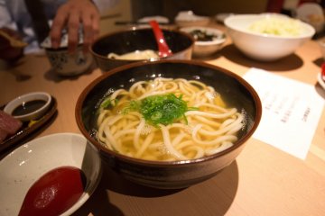 Semangkok udon panas