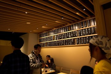 Izakaya yang dikombinasikan dengan desain modern yang manis