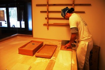 Thinly slicing the dough