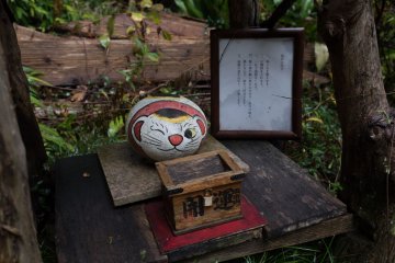 Small cat shrine