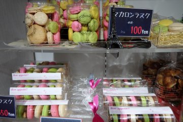 These macaron 'rusks' are delicious and reasonable.