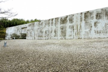 Dinding beton pertama