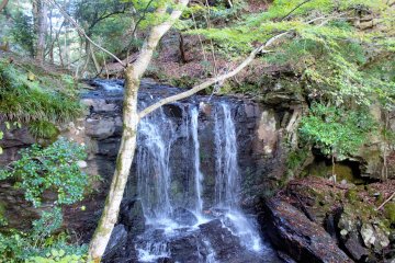 The nearby "Tabinoshiri Waterfall"