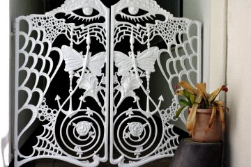 Lacy butterfly gates