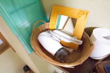Hairdryer and small mirror provided
