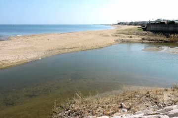 Kemmin Sun Beach Resort is about 400 meters long