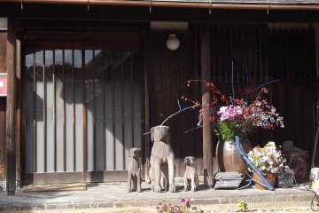 Even the residents decorate their homes with art