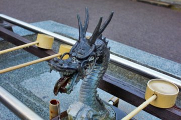 A dragon spout for ablutions