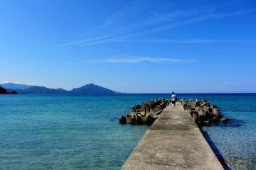 <p>L'eau de Wakasa Takahama est d'un bleu magnifique</p>