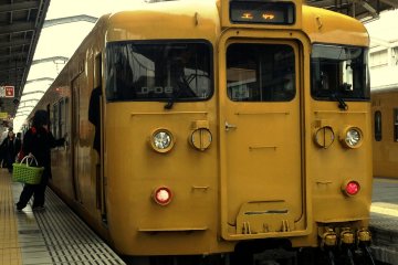 The yellow train of Uno