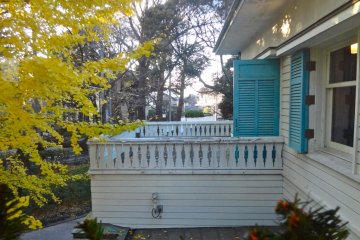 The balcony on the second floor faces to autumn leaves