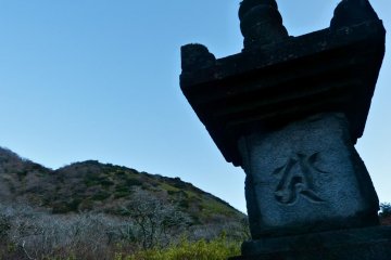 A stone image near the pond