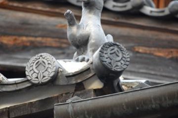 Decorative tiles on the Uchiko-za theater