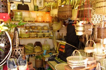 Keranjang tenunan tangan ditemukan di Narita Omotesando