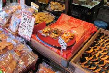 Kerupuk sembei yang terbuat dari beras Chiba adalah oleh-oleh yang pas untuk teman atau keluarga