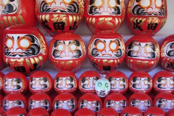 Boneka daruma akan membantu Anda menjaga Resolusi Tahun Baru Anda