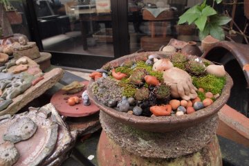 Bizen-yaki dapat ditemukan di seluruh kota