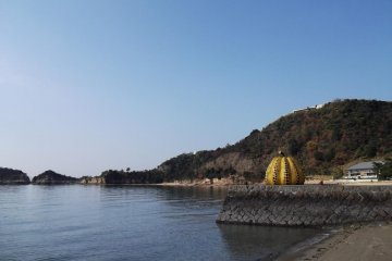 <p>Yayoi Kusama's yellow pumpkin</p>