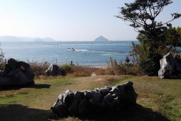<p>Facing the sea at 'Cultural Melting Bath'</p>
