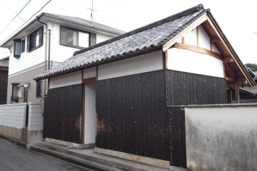 <p>The entrance to Gokaisho</p>