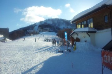 A range of slopes at the top as well as links to GALA Yuzawa and Ishiuchi Maruyama.