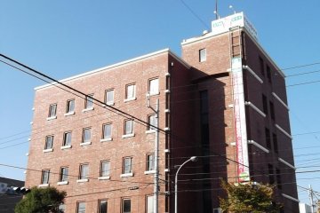<p>Here's what the hotel looks like from outside</p>