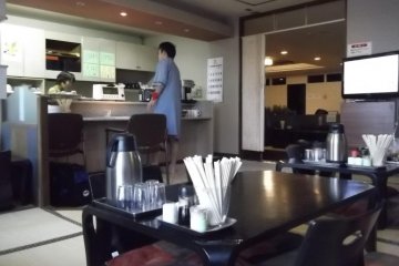 <p>Breakfast is served here</p>