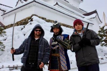 Foto bersama samurai yang sedang berkeliling