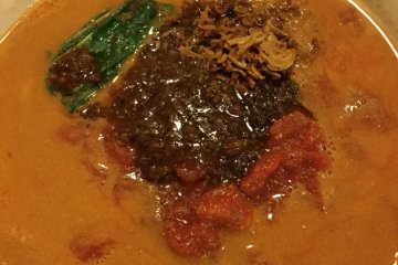 Bagi yang suka menu sehat, cobalah dandamen tomat -- menu terbaik dandamen ini menyajikan rasa manis dan getir tomat sekaligus.