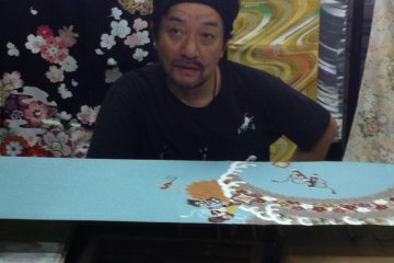 kimono yuzen artisan at work