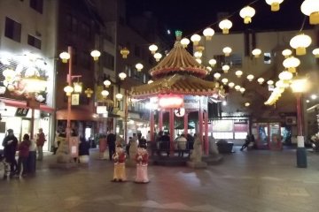 The open plaza at the center is good for snacking, relaxing and people-watching