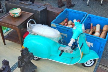 <p>vespa aktif berwarna biru 'retro'<br />
&nbsp;</p>

