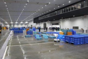 876 metres long warehouse, with viewing gallery above