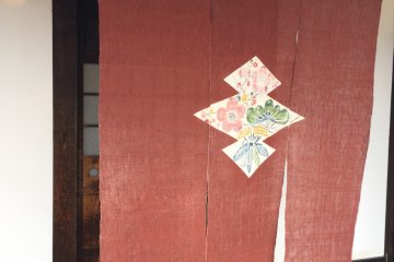 The noren curtain is the only way to recognize the shop if you don't read kanji