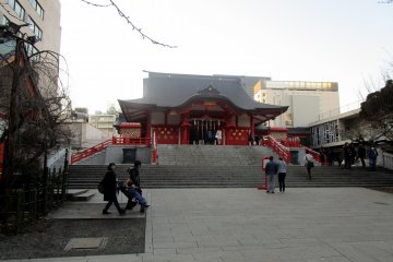 Hanzono shrine is peaceful oasis in the city