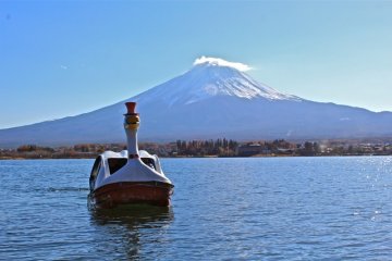 Faites un tour en bateau sur le lac "Kawaguchiko," Préfecture de Yamanashi.