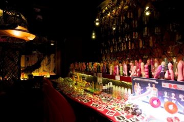 Pour ceux qui n'ont pas froid aux yeux, le Bar "The Vibe".