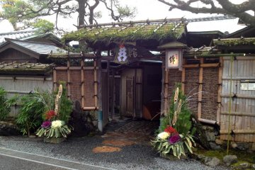 ร้านนิชิกิ ริมแม่น้ำคัทซูระ