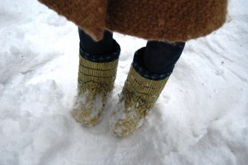 Walking in the snow in wara boots, and the feet stay warm and dry?