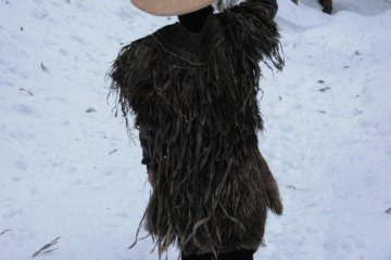 All wara or what? The "clothes" of people in the old days where well suited to cope with winter weather conditions