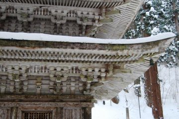 This 5-story pagoda has survived harsh Tohoku winters for centuries