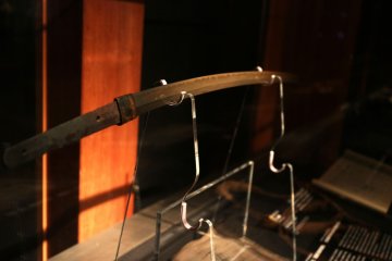 Une autre véritable épée sans son fourreau 