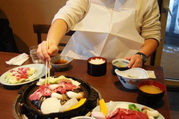 Decked out with apron, you are well protected against fatty splashes