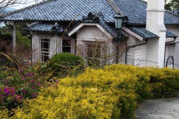 Little color in winter time but the splendor of the nine Western-style houses make up for it