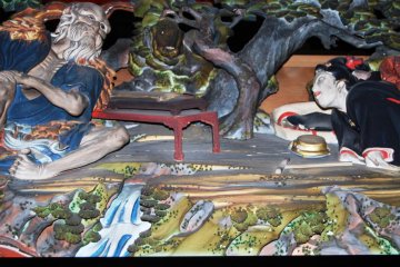 The master carver did not just manage beautiful girls but also scence of nature