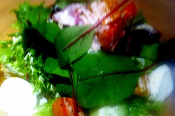 <p>after seeing hyper reality pictures at imura gallery it is hard to believe the glistening water drops on the salad is more than just a work of art</p>